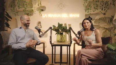 L'influenceuse qui a accusé Aislinn Derbez de désinformation montre son affirmation : "En s'accrochant aux autres, la vie a des conséquences néfastes"
