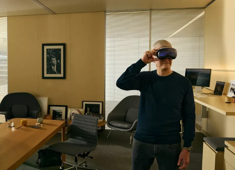 Tim Cook, PDG d'Apple, avec les lunettes. (Foire aux vanités)