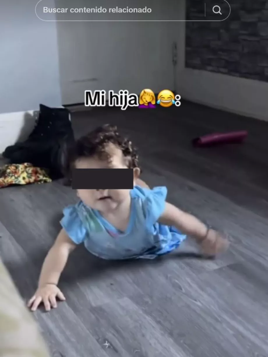 Le bébé a finalement dit papa malgré l'insistance de sa mère. (TikTok @karolldiaz.7)