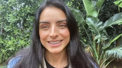 Aislinn Derbez explose contre ceux qui lui reprochent de suggérer que les maladies se guérissent par les émotions