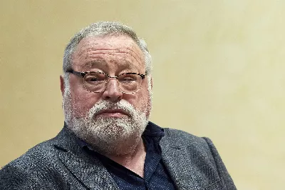 Fernando Savater parle d'amour, de vieillesse et d'avenir : « Celui qui abandonne la lecture est comme quelqu'un qui se coupe la jambe pour voir ce que ça fait »