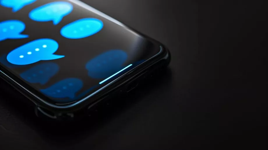 Cette déclaration de Musk pourrait avoir un impact sur la façon dont les gens envoient des SMS ou passent des appels. (Image d’illustration Infobae)