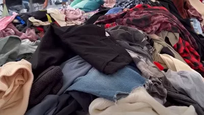 C'est le marché aux puces des vêtements et accessoires de luxe à Monterrey