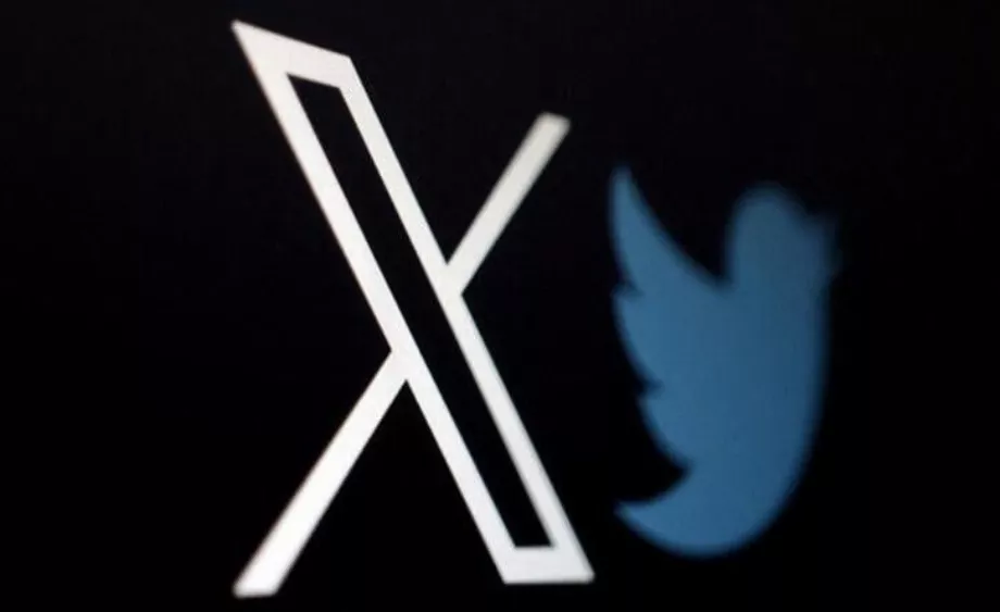 Illustration photographique du logo du réseau social X à côté du précédent Twitter. (Reuters/Dado Ruvic)