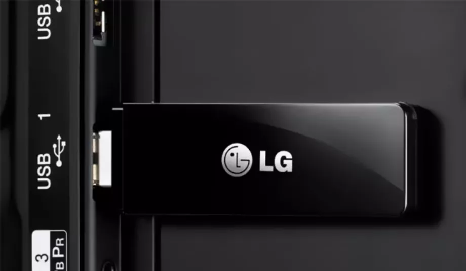 Les ports USB ont différentes fonctions telles que la lecture de contenu ou le chargement d'un téléphone portable. (LG)