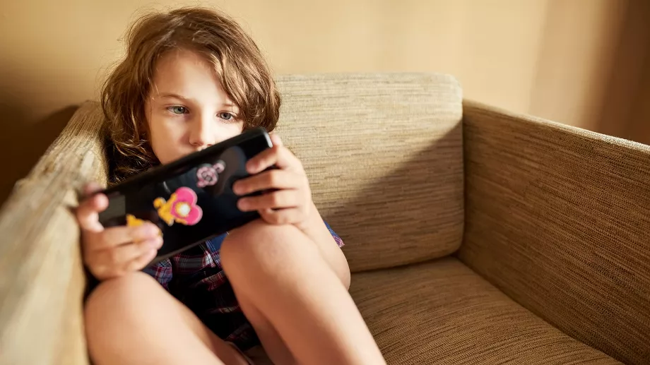 Les enfants devraient utiliser les téléphones portables pour leurs loisirs et leur apprentissage. Photo : (Getty Images)