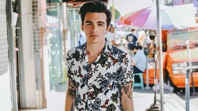 Drake Bell réagit à une VIDÉO virale où il était accusé de consommation de drogue au milieu du spectacle de Jalisco