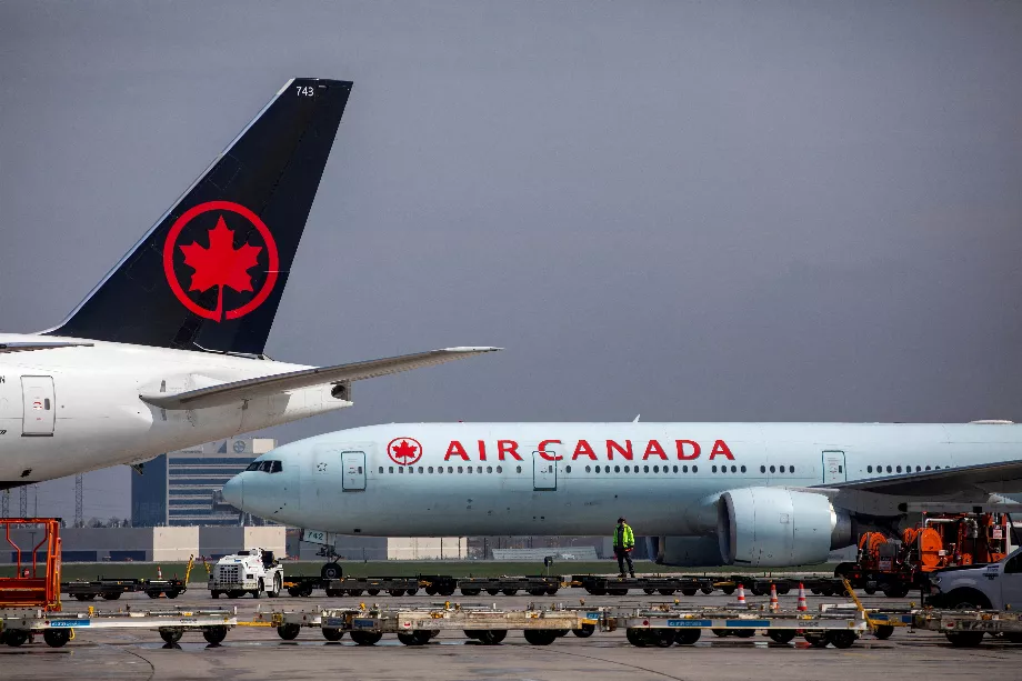 Après avoir fourni des informations incorrectes sur les tarifs en deuil, Air Canada est condamnée à indemniser financièrement un client mal informé par un chatbot (REUTERS/Carlos Osorio)