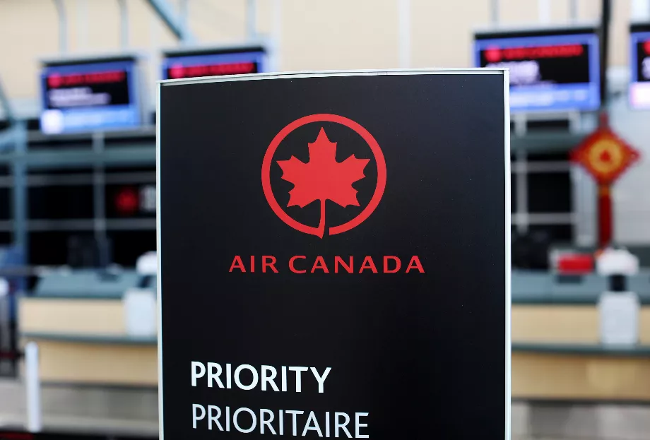 Air Canada s'est conformée à la décision du tribunal après le jugement sur l'utilisation de son chatbot (REUTERS/Ben Nelms)