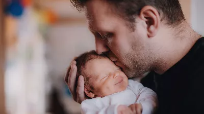 Ils lui ont fait un commentaire malheureux alors qu'il se promenait avec sa fille de sept mois et sa réaction est devenue virale.