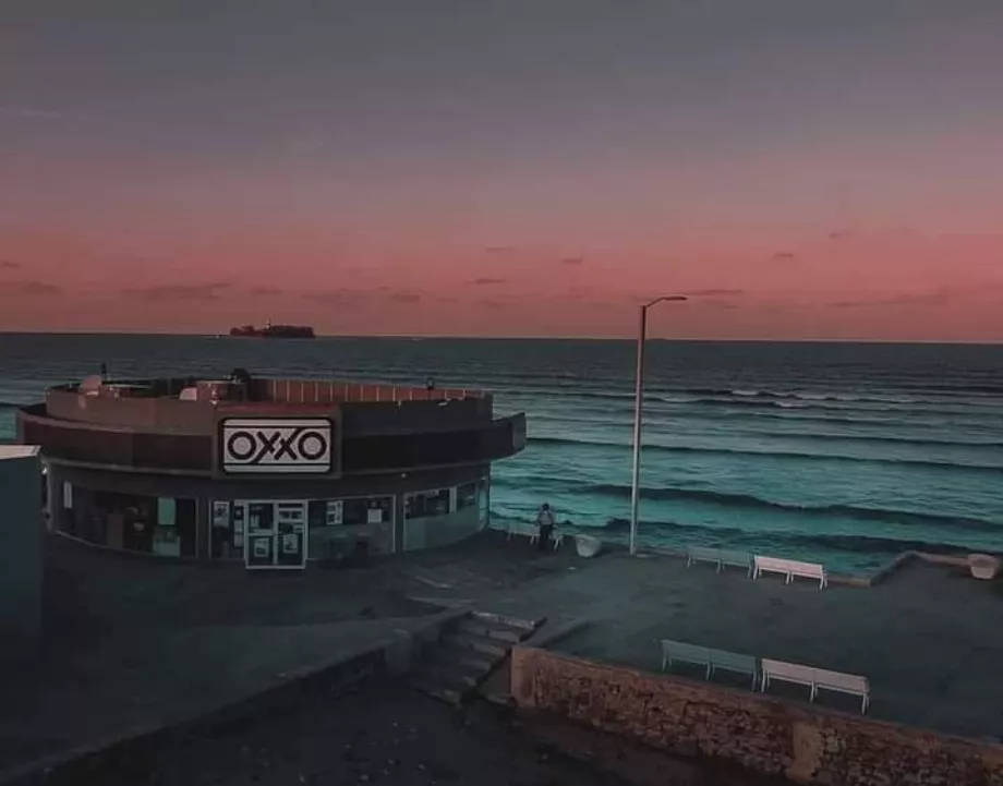A Veracruz, il y a un Oxxo rond face à la mer (j'adore Veracruz)
