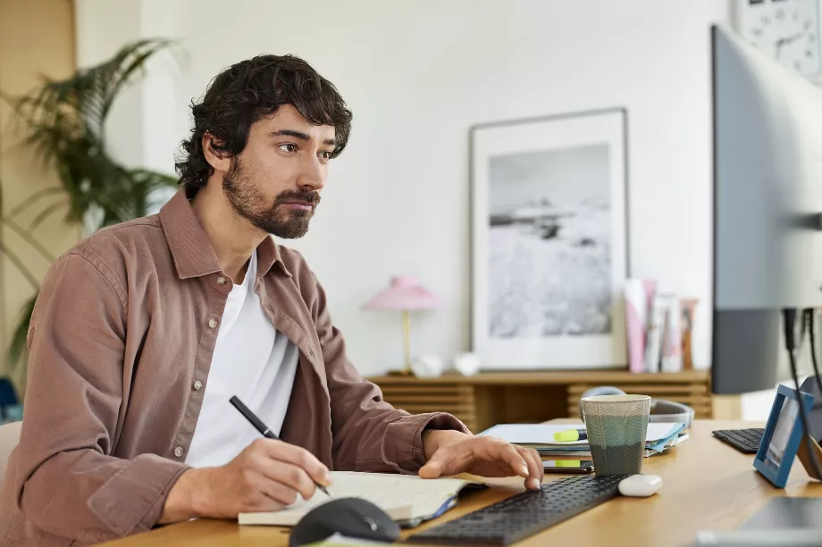 Les travailleurs doivent développer de nouvelles compétences pour s’adapter et être compétitifs sur le marché du travail (Getty)