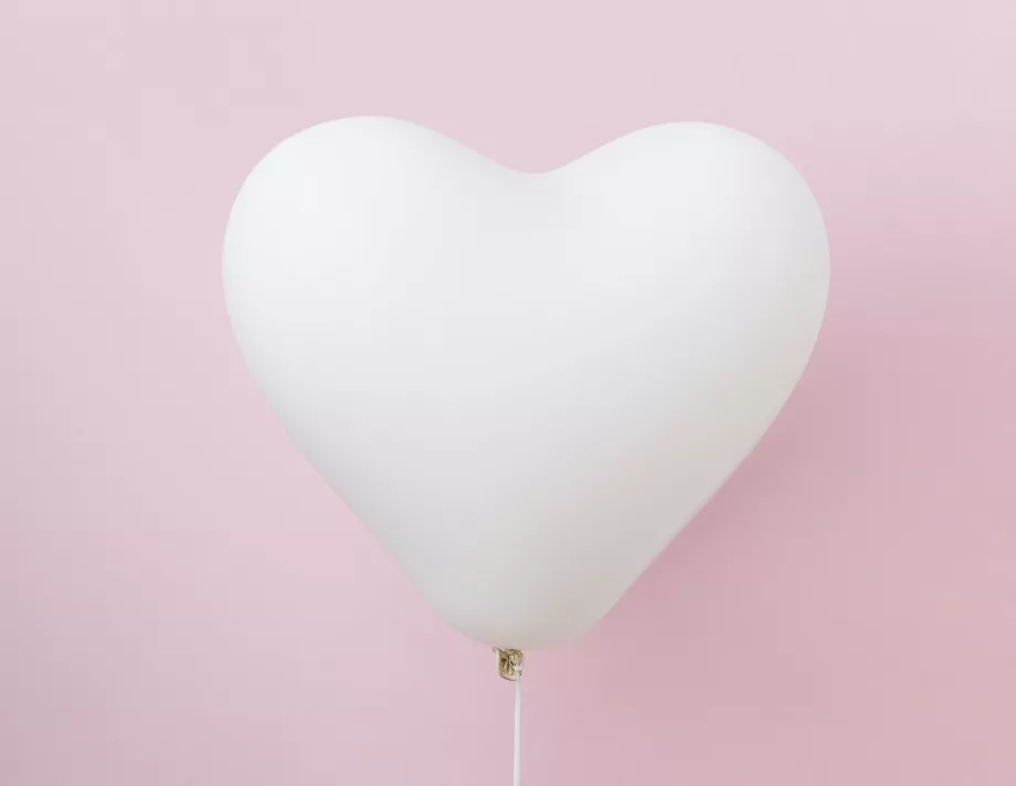 Le cœur blanc peut avoir plusieurs significations faisant référence à la paix ou à la réconciliation. (Photo : Freepik)