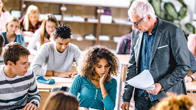La réponse virale d'un professeur d'université à une femme qui a demandé à assister à la révision de l'examen de son fils