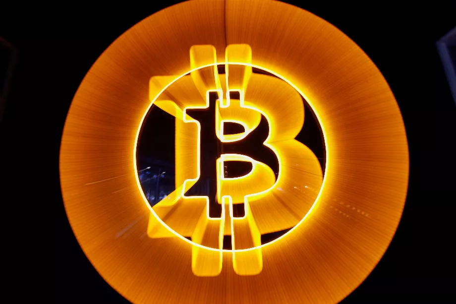 Une représentation du bitcoin. (Reuters/Agustin Marcarien)