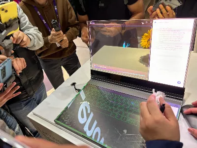 Découvrez l'ordinateur transparent de Lenovo, doté de fonctions d'IA et de réalité augmentée