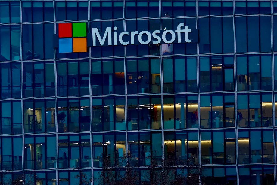 L'adoption par Microsoft des technologies d'intelligence artificielle et sa collaboration avec des entreprises leaders du secteur soulignent l'importance d'un développement conscient et réglementé de ces outils. (Reuters/Gonzalo Fuentes)