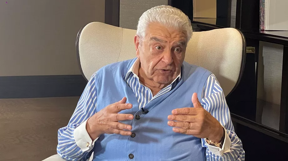 Le présentateur chilien Don Francisco a souligné sur les réseaux sociaux à quoi ressemblait son premier voyage à l'étranger. (Photo : Hugo Tobi)