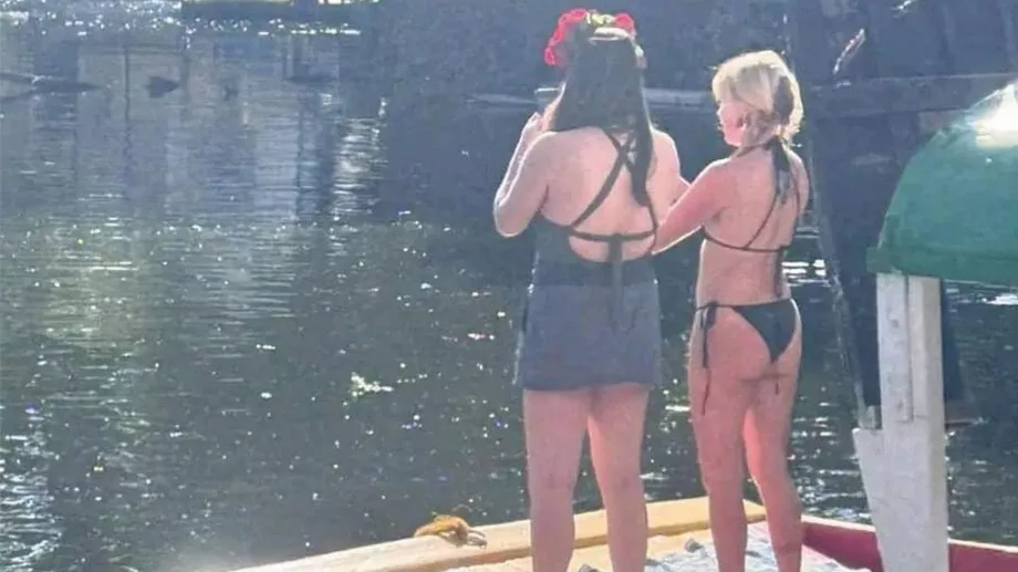 Une touriste a attiré l'attention pour la tenue inhabituelle qu'elle portait lors d'une balade en trajinera à Xochimilco Crédit : Facebook/Alerta Operaciones