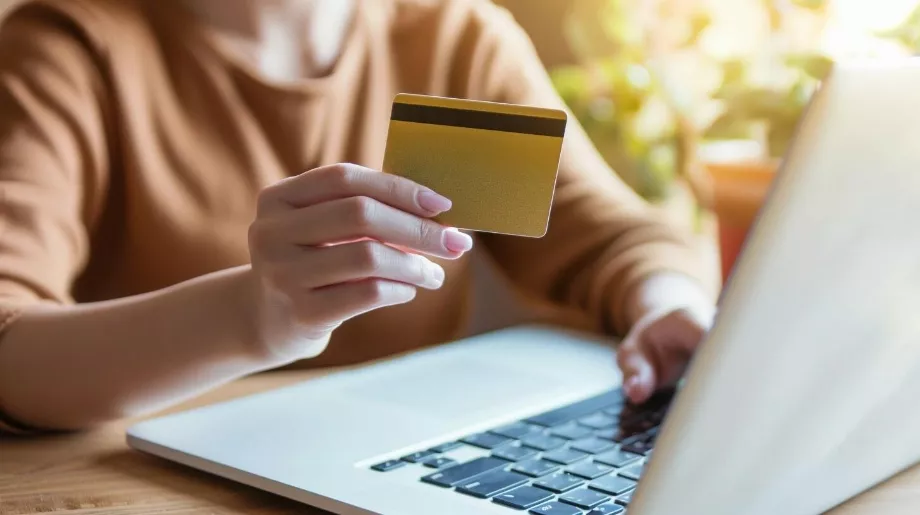 Les gens peuvent se rendre dans les magasins physiques pour participer à la vente chaude. (Image d’illustration Infobae)