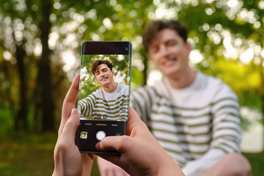 Avec cet appareil OPPO, les photos de portrait peuvent avoir une meilleure netteté et la couleur et les caractéristiques du visage peuvent être conservées. (Photo : OPPO)
