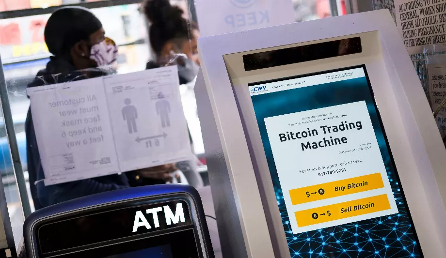 Un guichet automatique pour acheter des crypto-monnaies. (EFE/EPA/JUSTIN LANE/Fichier)