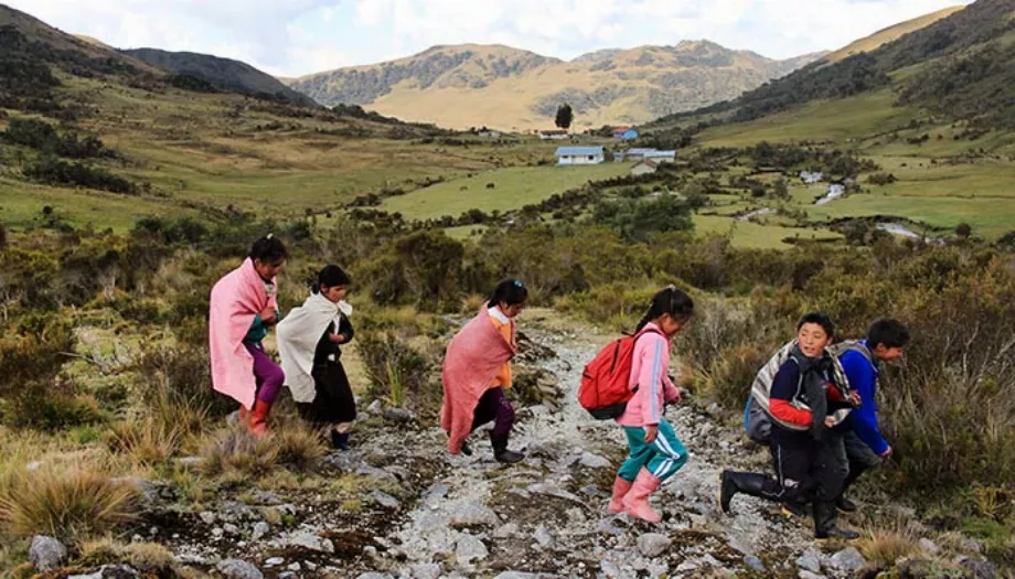 La fracture numérique va se creuser parce que des millions d’enfants Alpha ne vivent pas dans des pays dotés du niveau socio-économique et éducatif nécessaire pour la réduire. (PeruEduca)