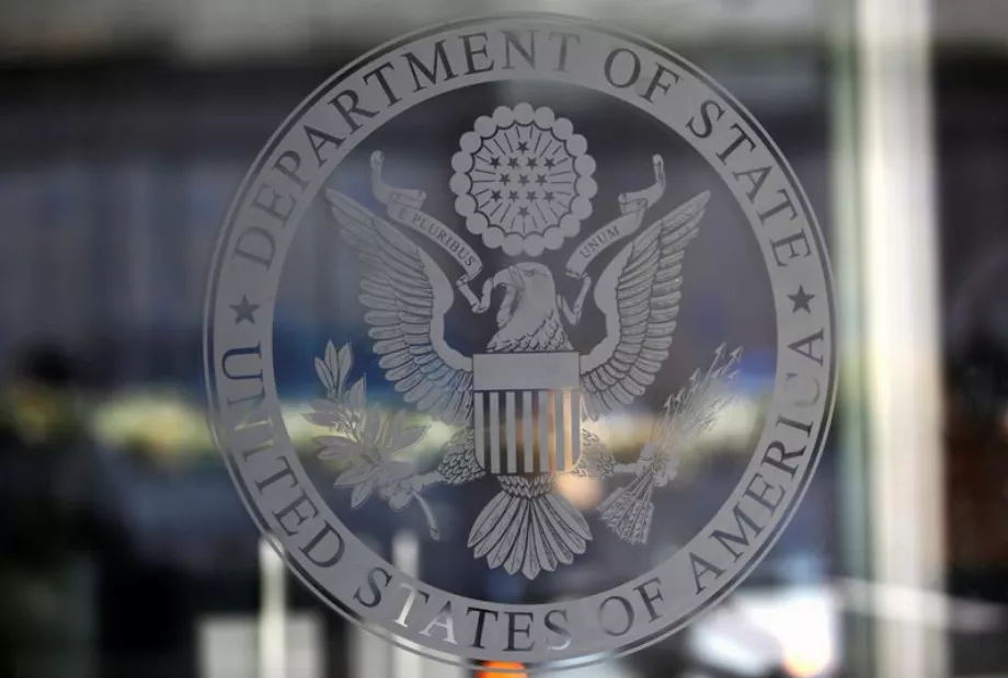 PHOTO DE DOSSIER : Le logo du Département d'État des États-Unis à Washington, États-Unis, le 26 janvier 2017. REUTERS/Joshua Roberts/File