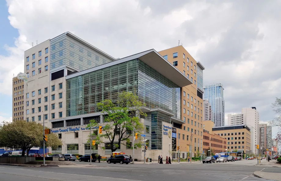 L'Hôpital général de Toronto est réputé pour être le plus grand centre de transplantation d'organes au Canada.