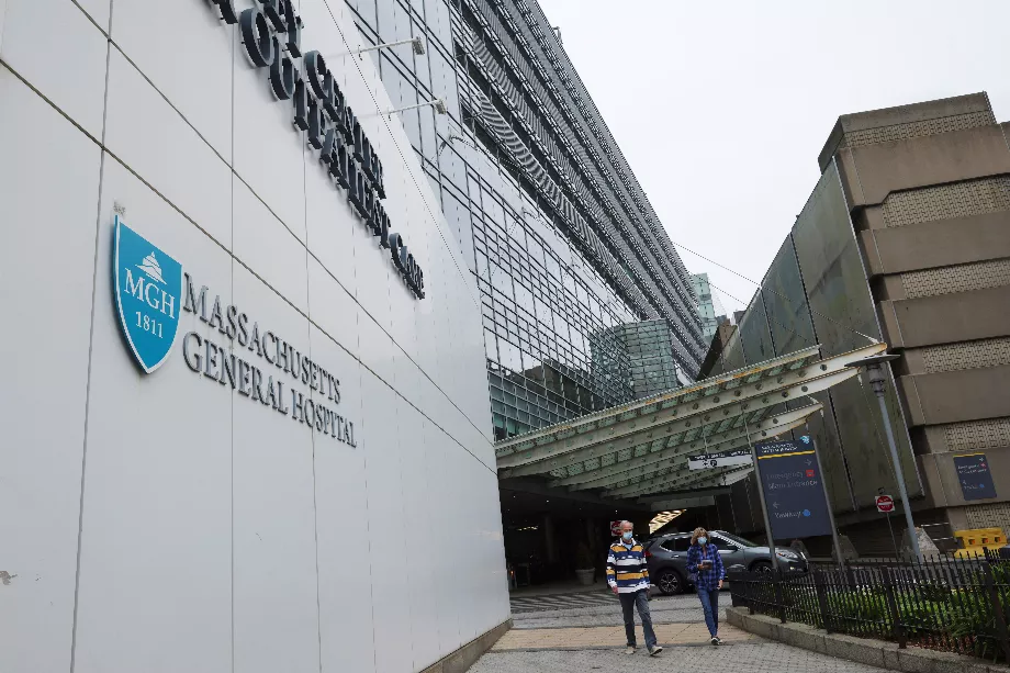Le Massachusetts General Hospital est le troisième plus ancien hôpital du pays et gère le plus grand programme de recherche hospitalier aux États-Unis. (REUTERS/Brian Snyder)