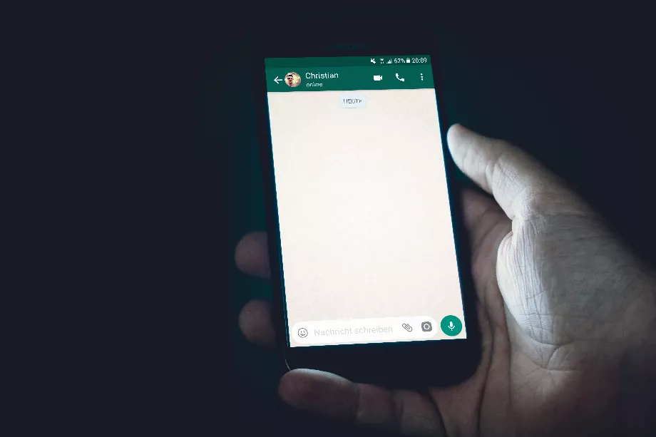 WhatsApp dispose d'un système de sécurité étendu, mais il doit être renforcé par des actions des utilisateurs telles que ne pas révéler d'informations personnelles à des numéros inconnus et être attentif à tout changement inhabituel dans les conversations. (Photo : WhatsApp)