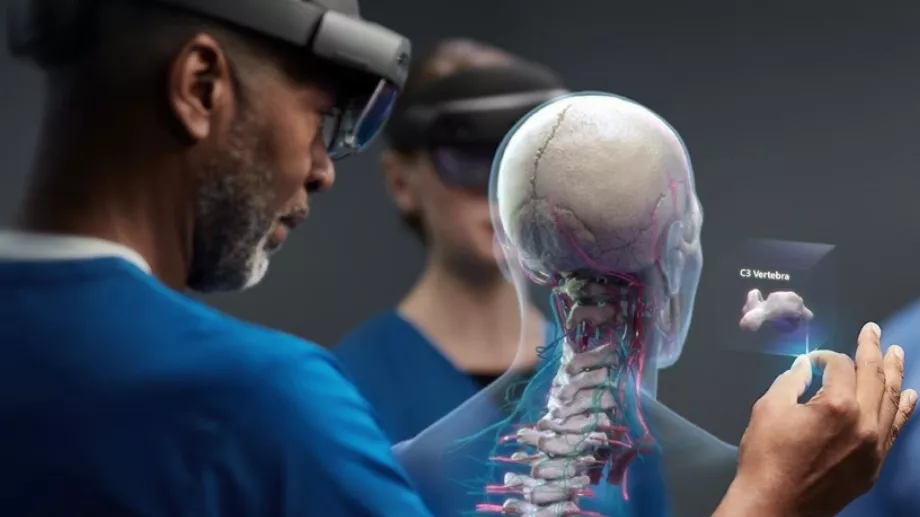 Le HoloLens 2 de Microsoft était utilisé pour l'assistance à distance lors des opérations chirurgicales avant l'incursion d'Apple Vision Pro. (Photo : Europa Press)