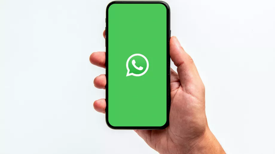 WhatsApp sur mobile (ShutterStock)