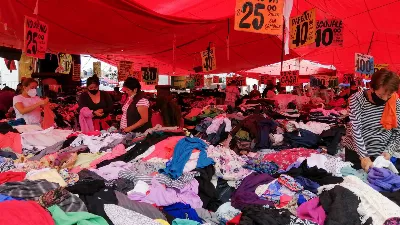 C'est le marché des vêtements paca à Coyoacán