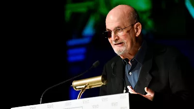 Salman Rushdie estime que l'IA sera capable d'écrire des scénarios de films et certains romans