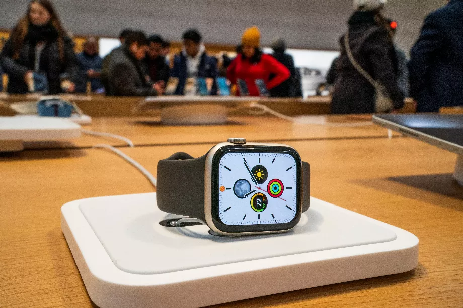 Certaines montres connectées proposent des fonctionnalités spécifiques pour les nageurs. (Reuters)