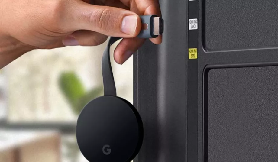 Des appareils comme Chromecast peuvent être des alternatives pour éviter les risques devant la télévision. (Photo : Google)