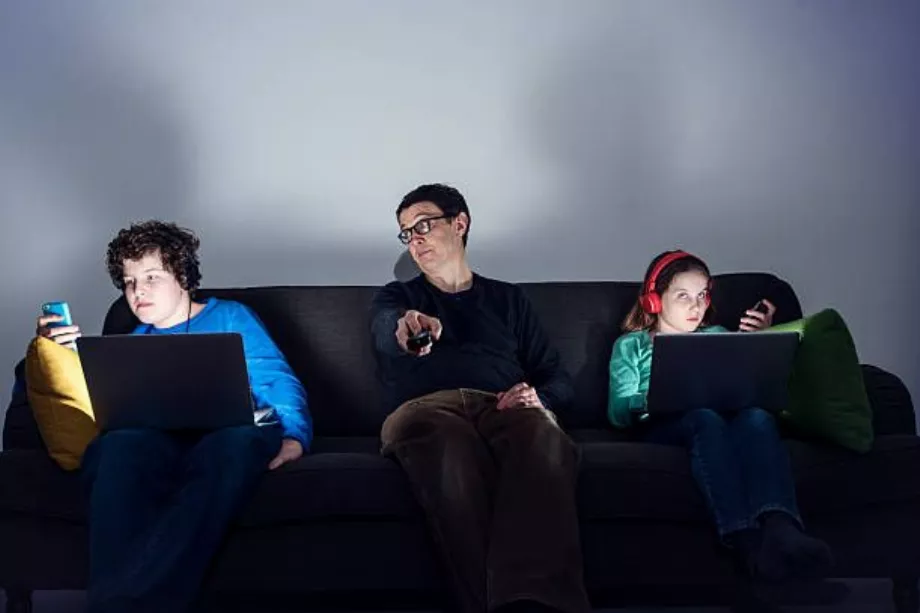 L'utilisation ponctuelle des appareils mobiles par des mineurs doit être supervisée par l'adulte responsable. (Photo : Getty Images)