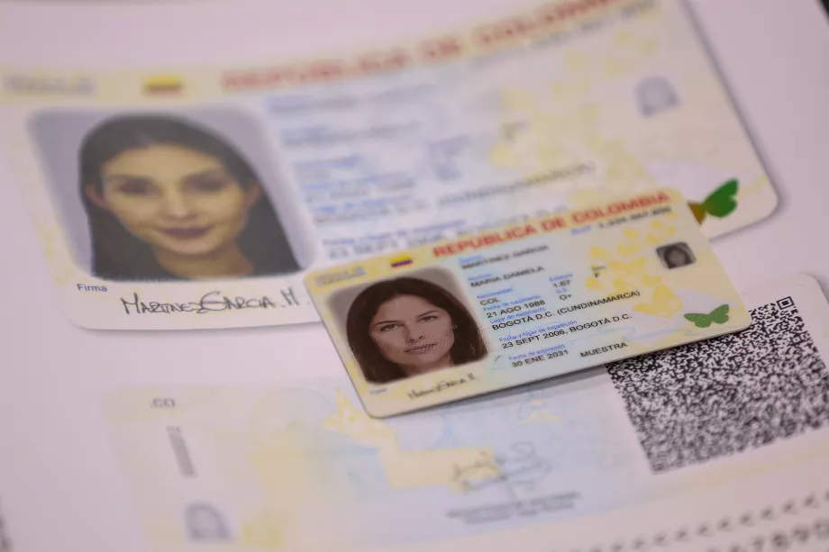 Les photos DNI doivent être partagées en noir et blanc pour éviter les usurpations d’identité. (Registre national de Colombie)