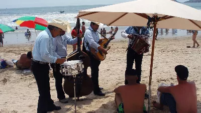 Vont-ils interdire la musique de groupe sur les plages de Mazatlán ? Ceci, nous le savons