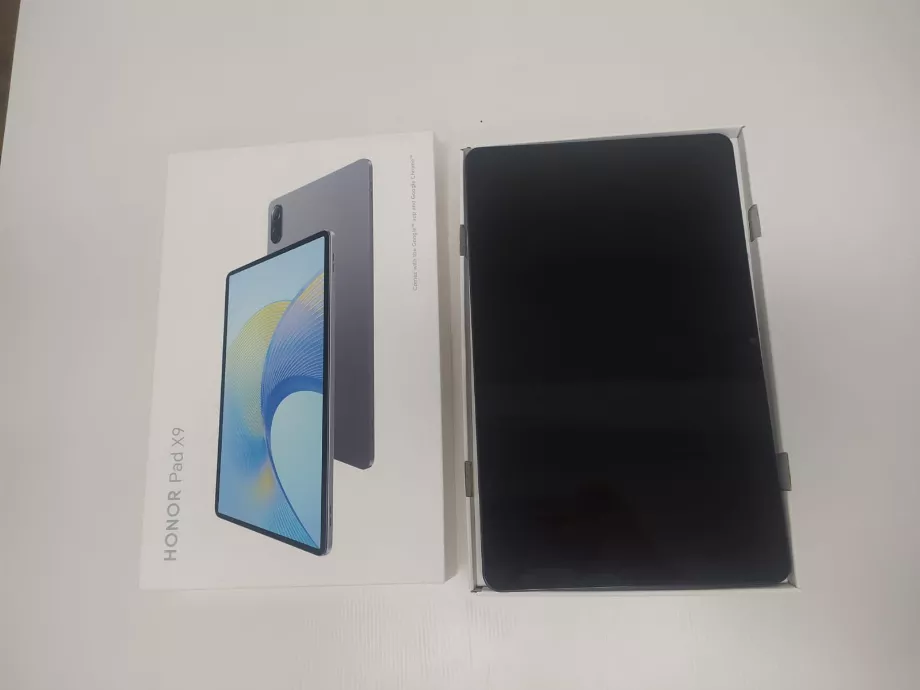 La tablette est légère. (Infoba)