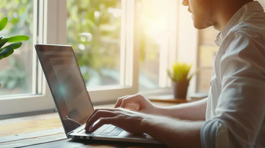 La technologie est une alliée des personnes dans leur vie quotidienne. (Informations sur l'image illustrative)