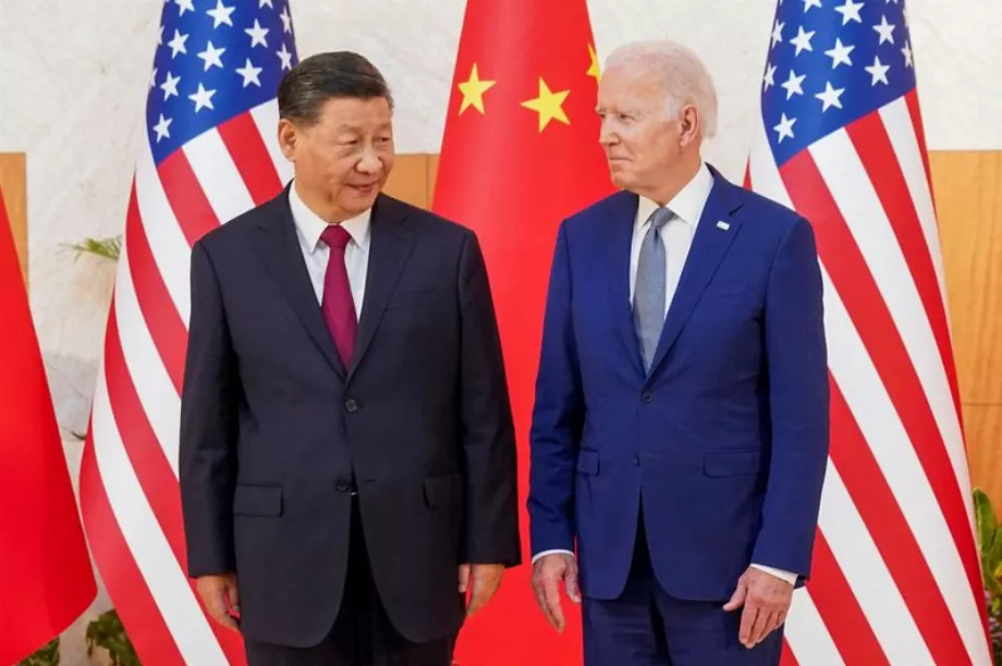 Photo du président américain Joe Biden et de son homologue chinois Xi Jinping au sommet du G20 à Bali, en Indonésie (REUTERS/Kevin Lamarque)
