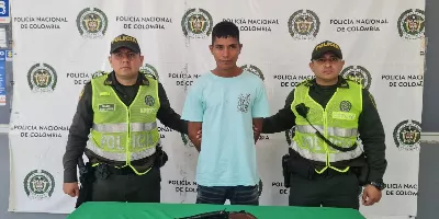 Un criminel avec 33 notes judiciaires a parcouru les rues de Barranquilla avec un fusil à la main