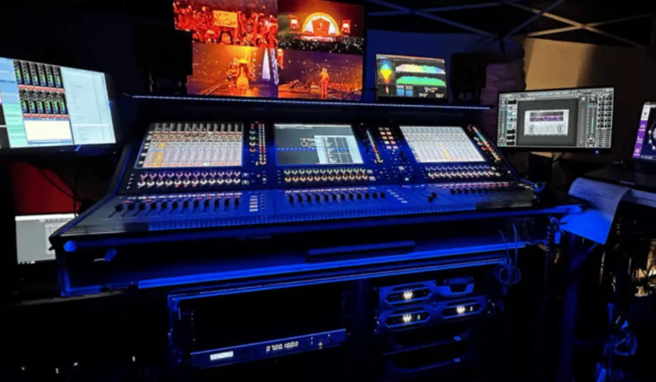 Cet appareil se démarque par ses 128 canaux d'entrée et ses 38 faders physiques, qui gèrent la complexité du spectacle avec une efficacité remarquable. (DiGiCo)