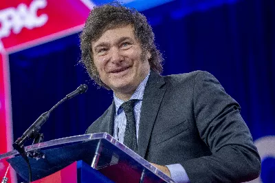 Le gouvernement prépare un système d'intelligence artificielle pour que les discours de Milei soient traduits en 10 langues