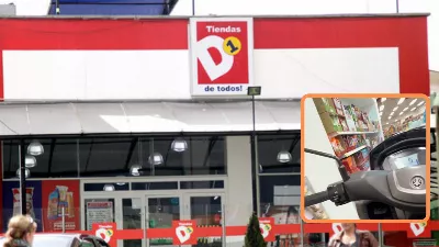 Un influenceur est entré sur un marché D1 sur sa moto et a mis les clients en danger