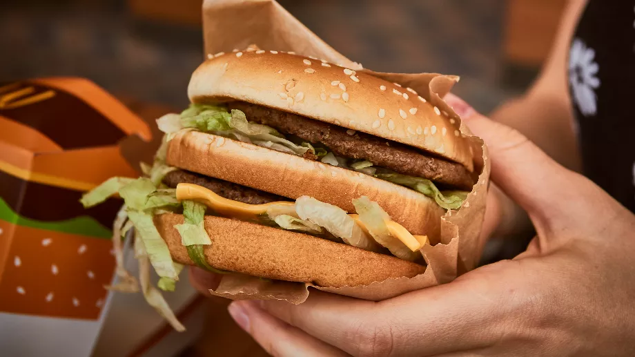L’adoption du personnel de caisse philippin par chat vidéo par un restaurant new-yorkais laisse présager un avenir où l’automatisation et l’externalisation donneront le ton à la gastronomie. (ShutterStock)