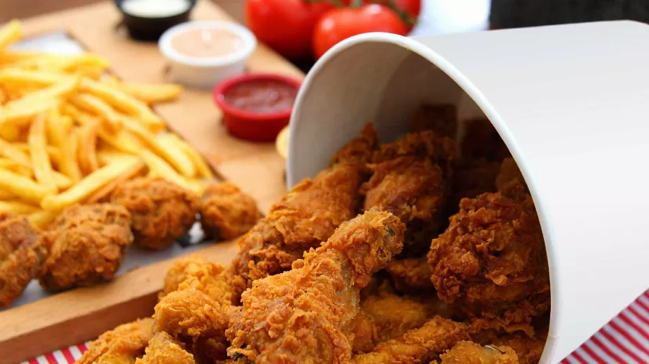 En mettant en œuvre des caisses virtuelles, Sansan Chicken démontre comment la technologie peut optimiser les coûts et améliorer le service client dans le secteur de la restauration rapide.