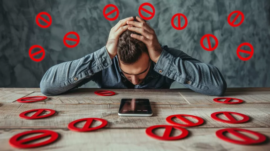 Plusieurs utilisateurs pensent que le mode tactile du téléphone mobile ne fonctionnant pas, il faudrait le remplacer par un nouveau. (Informations sur l'image illustrative)